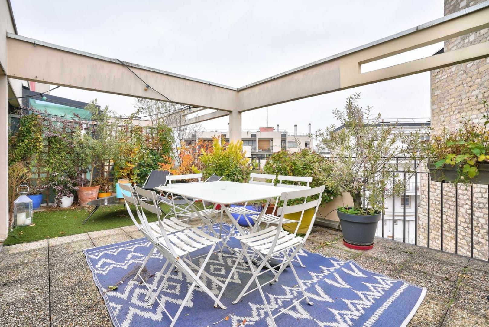 Guestready - Confortable Avec Terrasse Au 18e * Paris